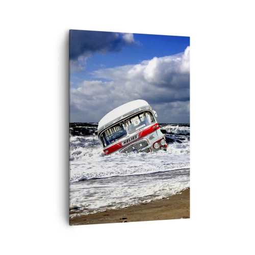Impression sur toile - Image sur toile - Un bus coulé sur la plage au milieu des vagues et d'une mer agitée - 70x100cm - Et qu'est-ce qui vous étonne ? - Décoration murale moderne pour le salon et la chambre ARTTOR