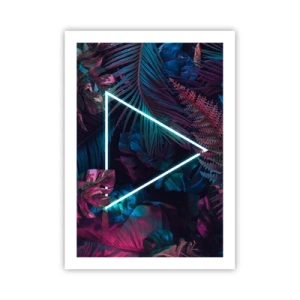 Affiche - Poster - Un triangle néon sur fond de végétation tropicale sombre. - 50x70cm - Jardin de style disco - Décoration murale moderne pour le salon et la chambre ARTTOR