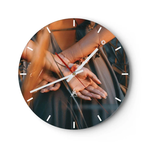 Horloge murale - Pendule murale - Gros plan de mains jointes entrelacées de plantes - 30x30cm - Liée à la nature - Décoration murale moderne pour le salon, la cuisine et la chambre ARTTOR