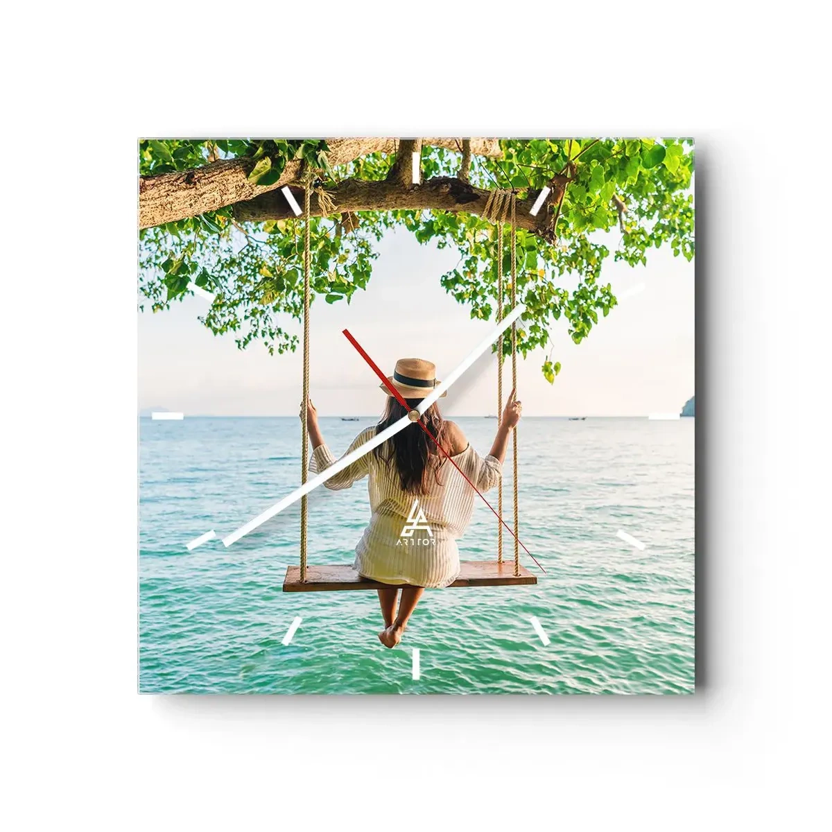 Horloge murale - Pendule murale - Femme sur une balançoire au bord de la mer dans un paysage tropical - 30x30cm - La vie est belle - Décoration murale moderne pour le salon et la chambre ARTTOR