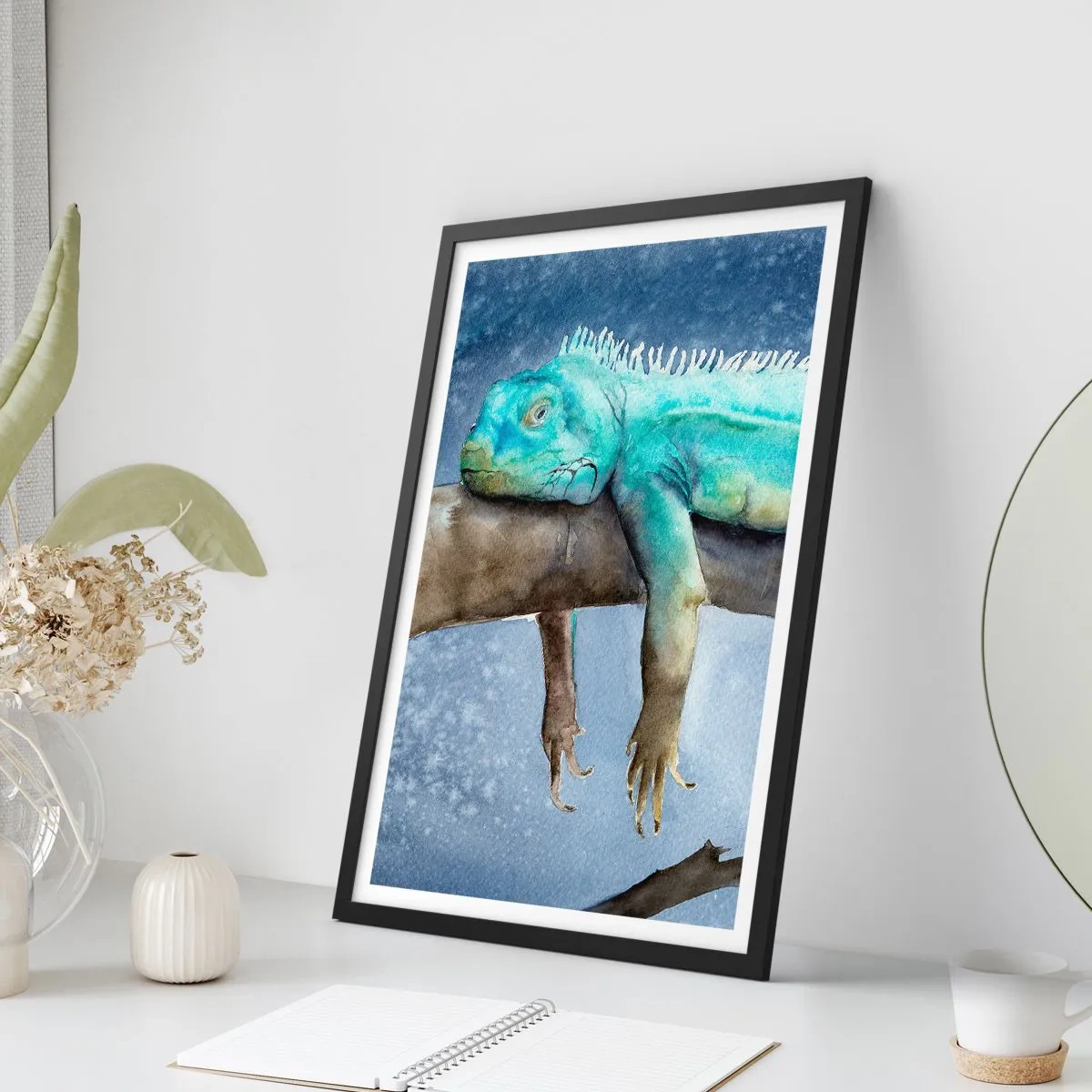 Affiche dans un cadre noir - Poster - Une aquarelle représentant un iguane reposant sur une branche. - 50x70cm - Tout va bien! - Décoration murale moderne pour le salon et la chambre ARTTOR