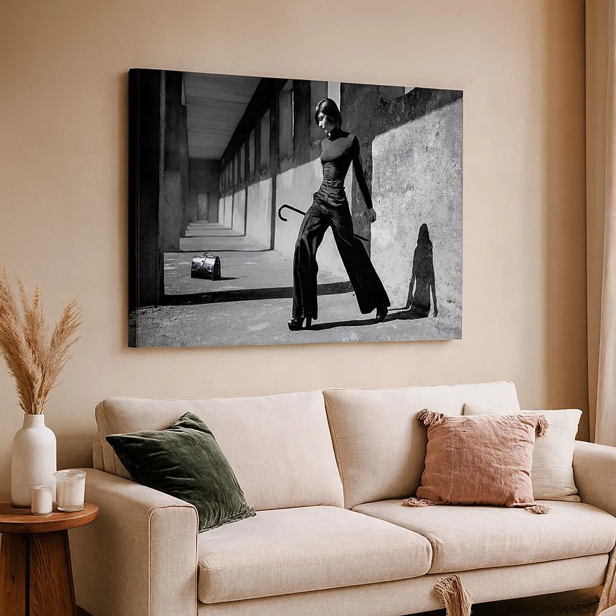 Impression sur toile - Image sur toile - Femme élégante dans un environnement industriel - 70x50cm - Élégance urbaine - Décoration murale moderne pour le salon et la chambre ARTTOR