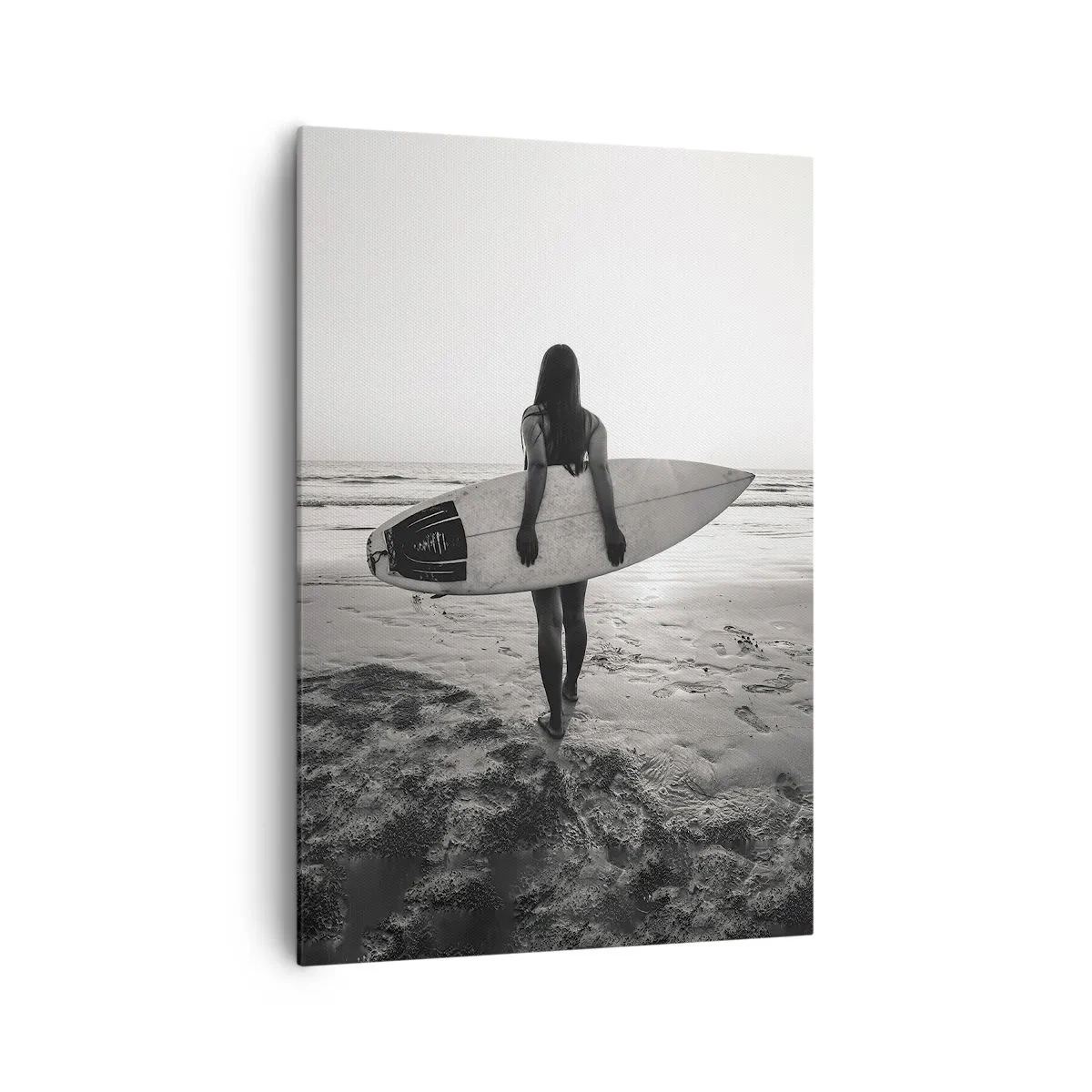 Impression sur toile - Image sur toile - Femme avec planche de surf sur la plage en noir et blanc - 70x100cm - Fille des vagues de la mer - Décoration murale moderne pour le salon et la chambre ARTTOR