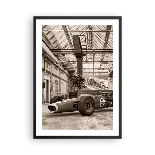 Affiche dans un cadre noir - Poster - Voiture de course emblématique dans un intérieur industriel - 50x70cm - Le repos du guerrier - Décoration murale moderne pour le salon et la chambre ARTTOR