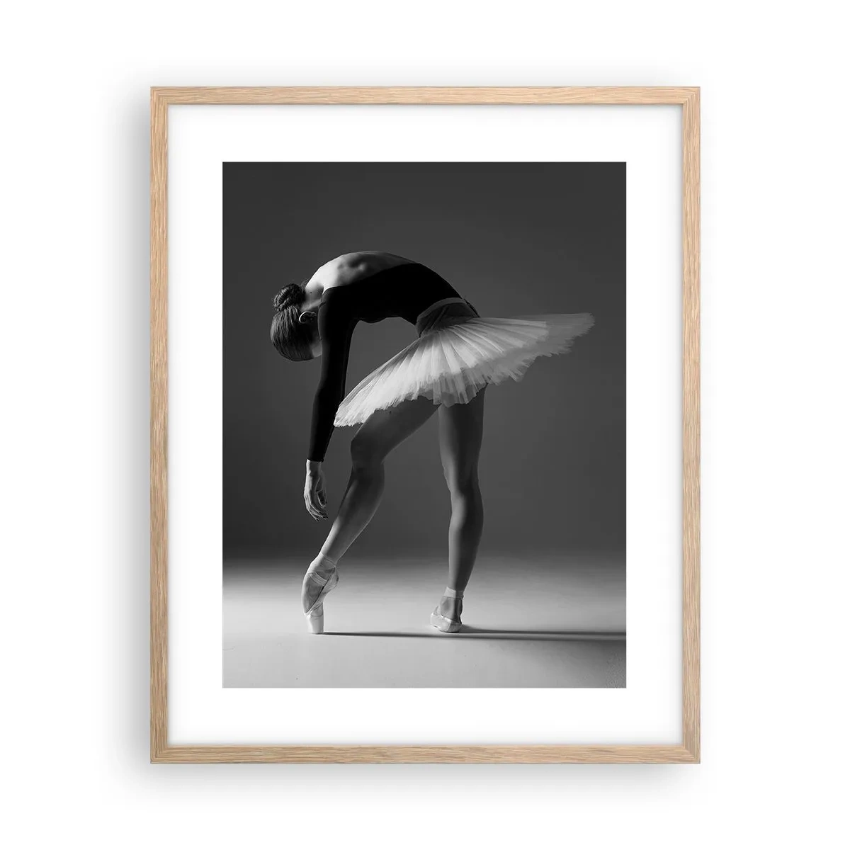 Affiche dans un chêne clair - Poster - Belle ballerine - 40x50 cm