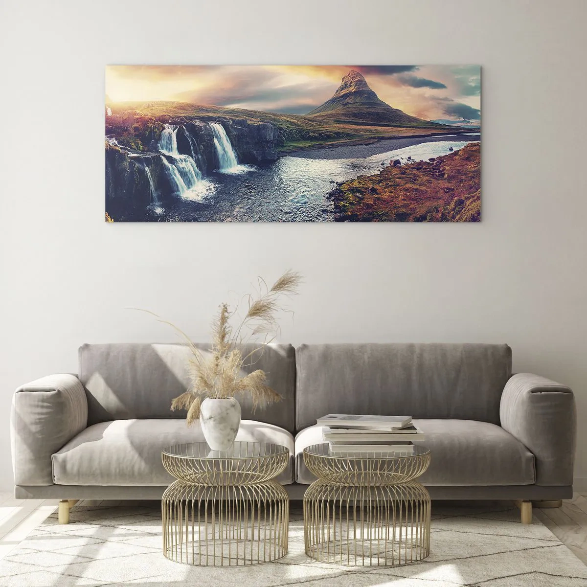 Impression sur verre - Image sur verre - Vue de la cascade et de la montagne à la lumière du soleil couchant - 120x50cm - Dans la majesté de la nature - Décoration murale moderne pour le salon et la chambre ARTTOR