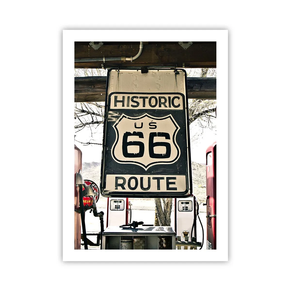Affiche - Poster - Panneau Route 66 devant une station-service - 50x70cm - Voyage rétro américain - Décoration murale moderne pour le salon et la chambre ARTTOR