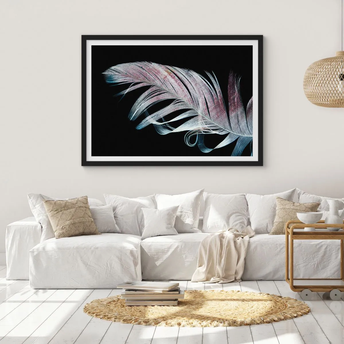 Affiche dans un cadre noir - Poster - Une plume délicate sur fond noir dans une démarche artistique - 70x50cm - Pensez au toucher - Décoration murale moderne pour le salon et la chambre ARTTOR