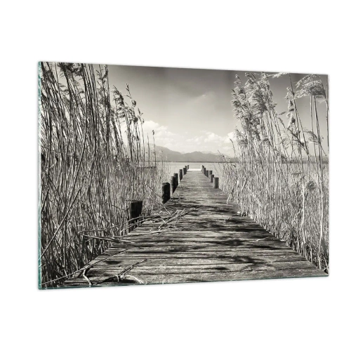 Impression sur verre - Image sur verre - Un pont en bois traverse l'herbe au-dessus d'un lac tranquille. - 120x80cm - Dans le calme de l'herbe - Décoration murale moderne pour le salon et la chambre ARTTOR