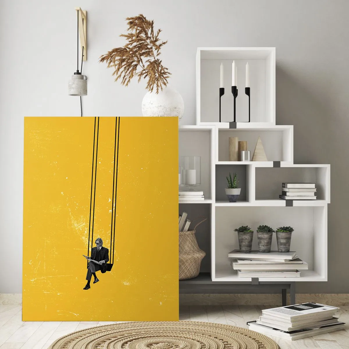 Impression sur verre - Image sur verre - Une personne sur une balançoire sur un fond jaune intense - 70x100cm - Un jour comme tous les jours - Décoration murale moderne pour le salon et la chambre ARTTOR