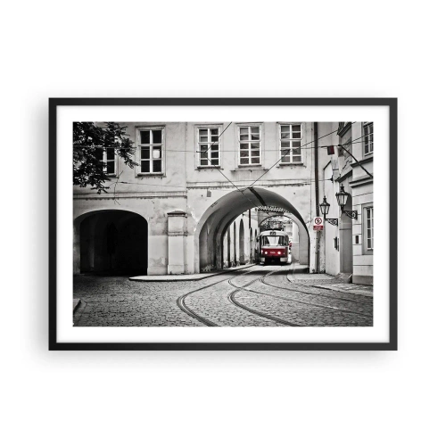 Affiche dans un cadre noir - Poster - Un tramway noir et blanc dans une rue historique de la ville - 70x50cm - Dans le labyrinthe de la ville - Décoration murale moderne pour le salon et la chambre ARTTOR