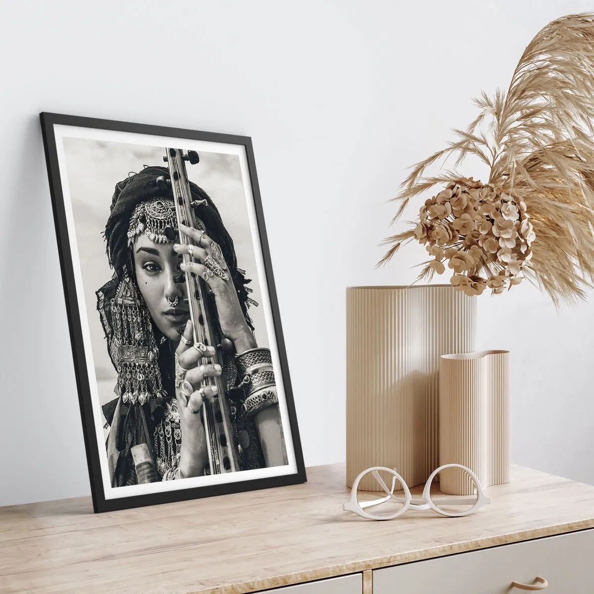Affiche dans un cadre noir - Poster - Musique de l'Orient elle-même - 70x100 cm