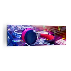 Impression sur toile - Image sur toile - Casque DJ sur une console éclairée par des projecteurs lors d'une fête - 160x50cm - Il va s'en passer des choses - Décoration murale moderne pour le salon et la chambre ARTTOR
