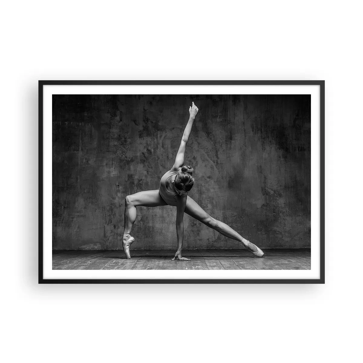 Affiche dans un cadre noir - Poster - Une danseuse dans une pose artistique contre un mur brut - 100x70cm - Balance idéale - Décoration murale moderne pour le salon et la chambre ARTTOR