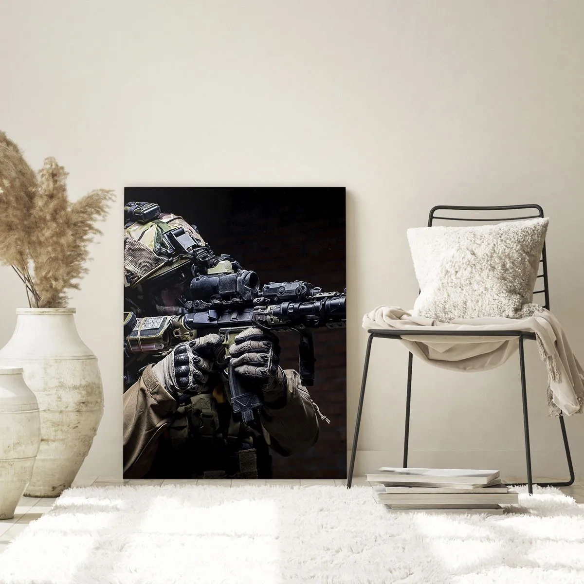 Impression sur verre - Image sur verre - Un soldat en équipement complet avec un fusil contre un mur de briques - 50x70cm - Meurtrier efficace - Décoration murale moderne pour le salon et la chambre ARTTOR
