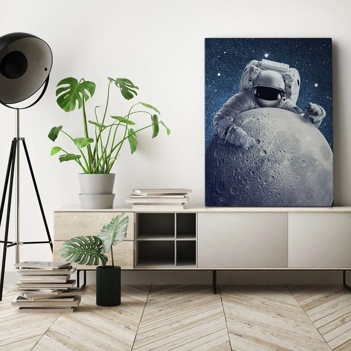 Impression sur toile - Image sur toile - Astronaute tenant la lune dans un ciel étoilé - 50x70cm - Comique de l'espace - Décoration murale moderne pour le salon et la chambre ARTTOR