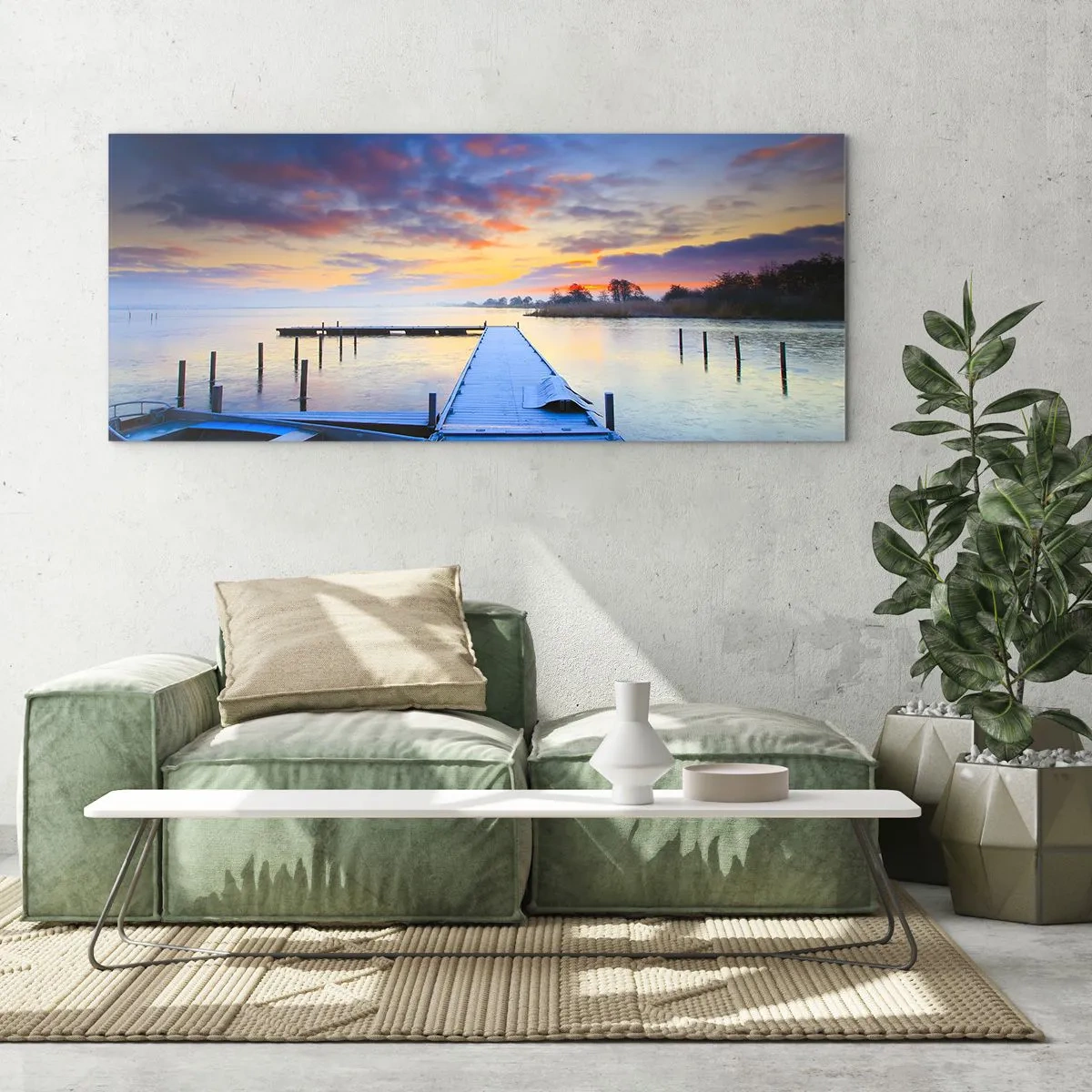Impression sur verre - Image sur verre - Une jetée au bord du lac au coucher du soleil avec un bateau sur le rivage - 160x50cm - Calme violet-doré - Décoration murale moderne pour le salon et la chambre ARTTOR