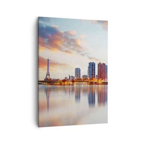 Impression sur toile - Image sur toile - Panorama des bâtiments modernes et de la Tour Eiffel au-dessus de l'eau - 50x70cm - La tranquillité monumentale de Paris - Décoration murale moderne pour le salon et la chambre ARTTOR