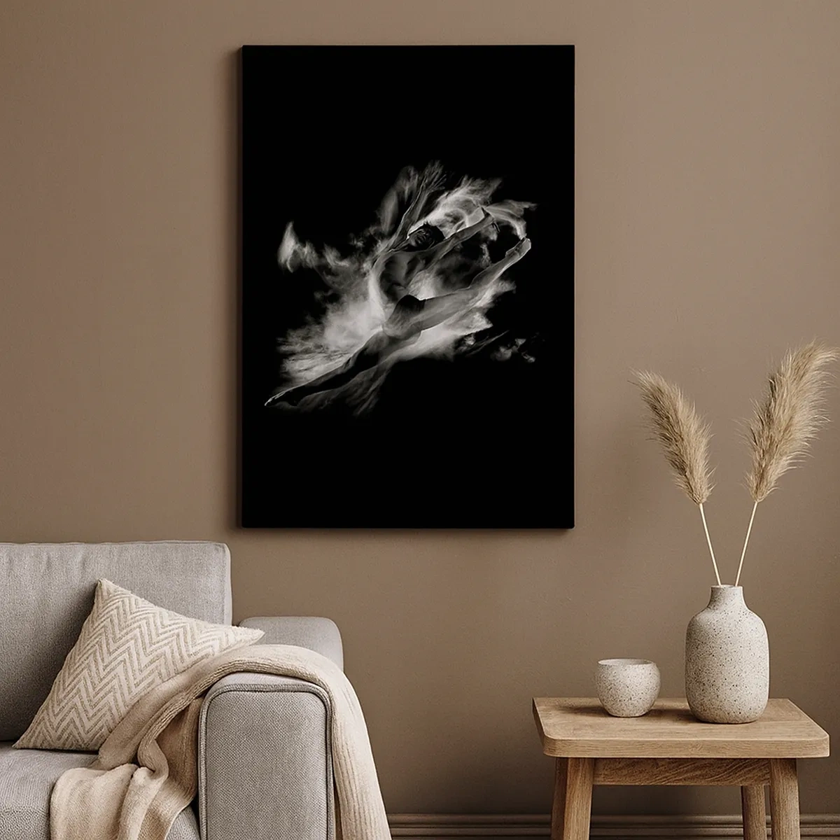 Impression sur toile - Image sur toile - Une danseuse dans une pose dynamique sur fond noir - 50x70cm - Coincé en l'air - Décoration murale moderne pour le salon et la chambre ARTTOR