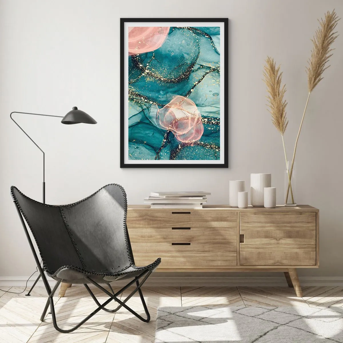 Affiche dans un cadre noir - Poster - Une composition abstraite dans des tons turquoise et or. - 50x70cm - Soie bleu, tulle rose - Décoration murale moderne pour le salon et la chambre ARTTOR