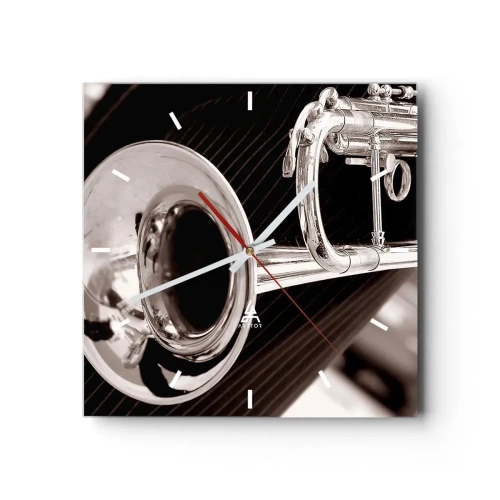Horloge murale - Pendule murale - Gros plan d'une trompette argentée sur un fond de tissu élégant. - 30x30cm - Voyage musical vers les années 30 - Décoration murale moderne pour le salon et la chambre ARTTOR