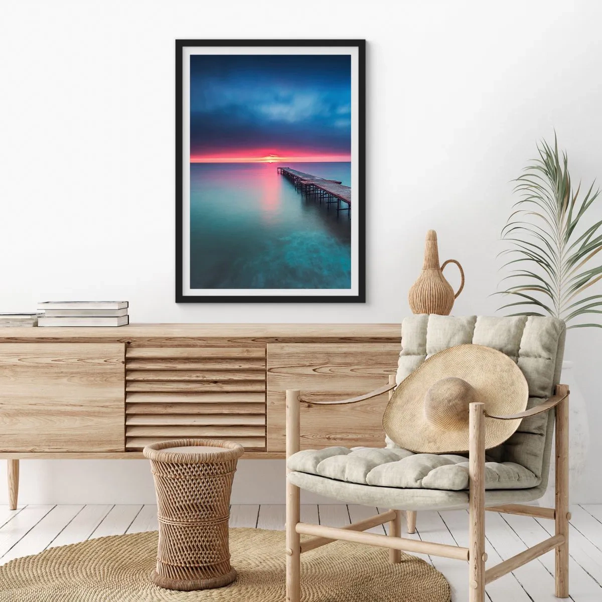 Affiche dans un cadre noir - Poster - Une jetée s'étendant dans une mer calme au coucher du soleil - 50x70cm - Entre le ciel et la terre - Décoration murale moderne pour le salon et la chambre ARTTOR