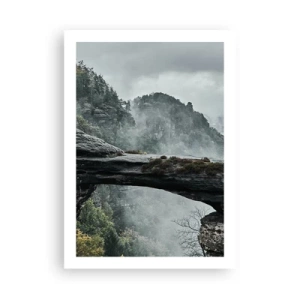 Affiche - Poster - Une photographie d'un mystérieux pont rocheux enveloppé de brouillard dans un paysage de montagne. - 50x70cm - L'aventure est sur le point de commencer - Décoration murale moderne pour le salon et la chambre ARTTOR