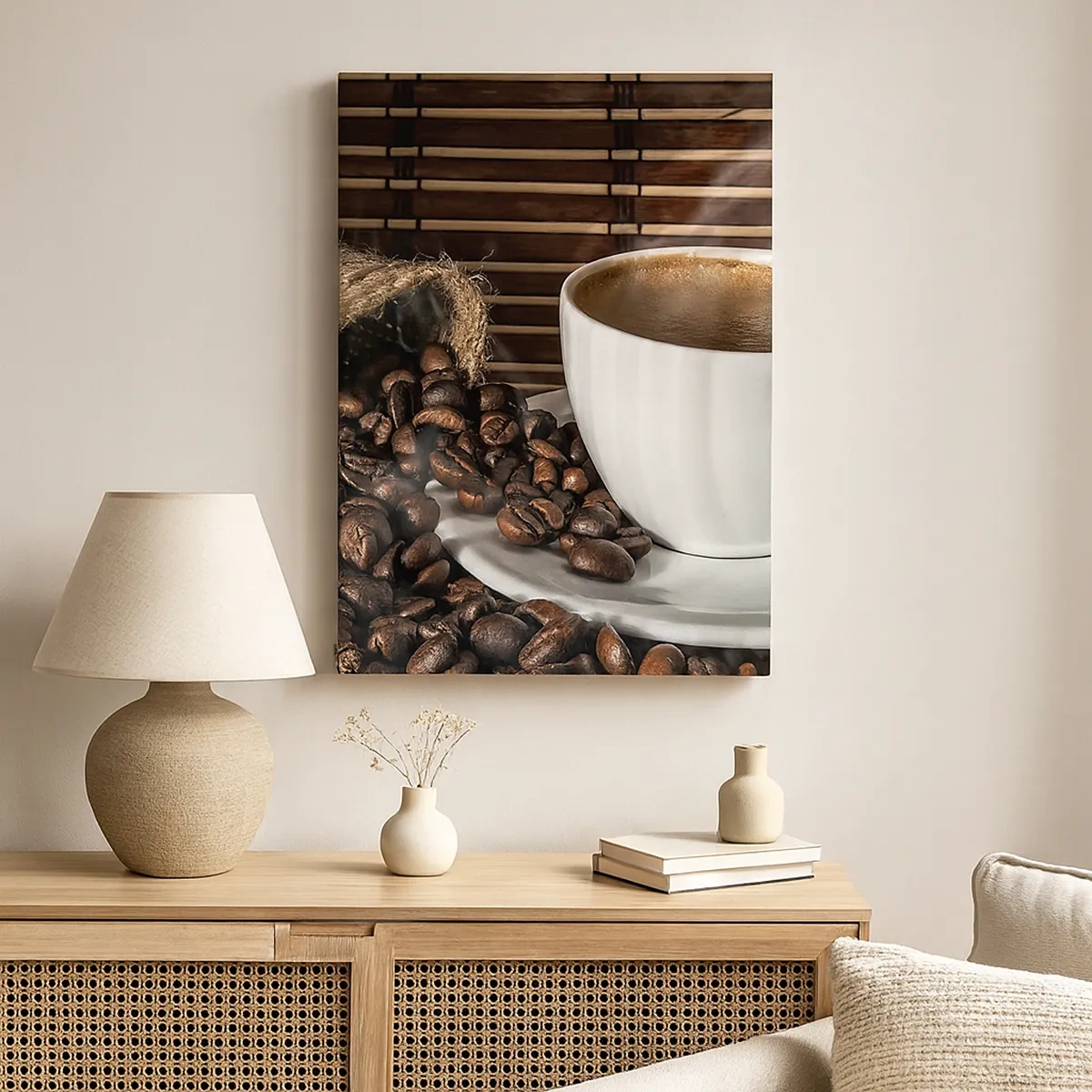 Impression sur toile - Image sur toile - Une tasse de café avec des grains sur un fond de bambou - 50x70cm - La noirceur du charbon, la clarté de l'ambre - Décoration murale moderne pour le salon et la chambre ARTTOR