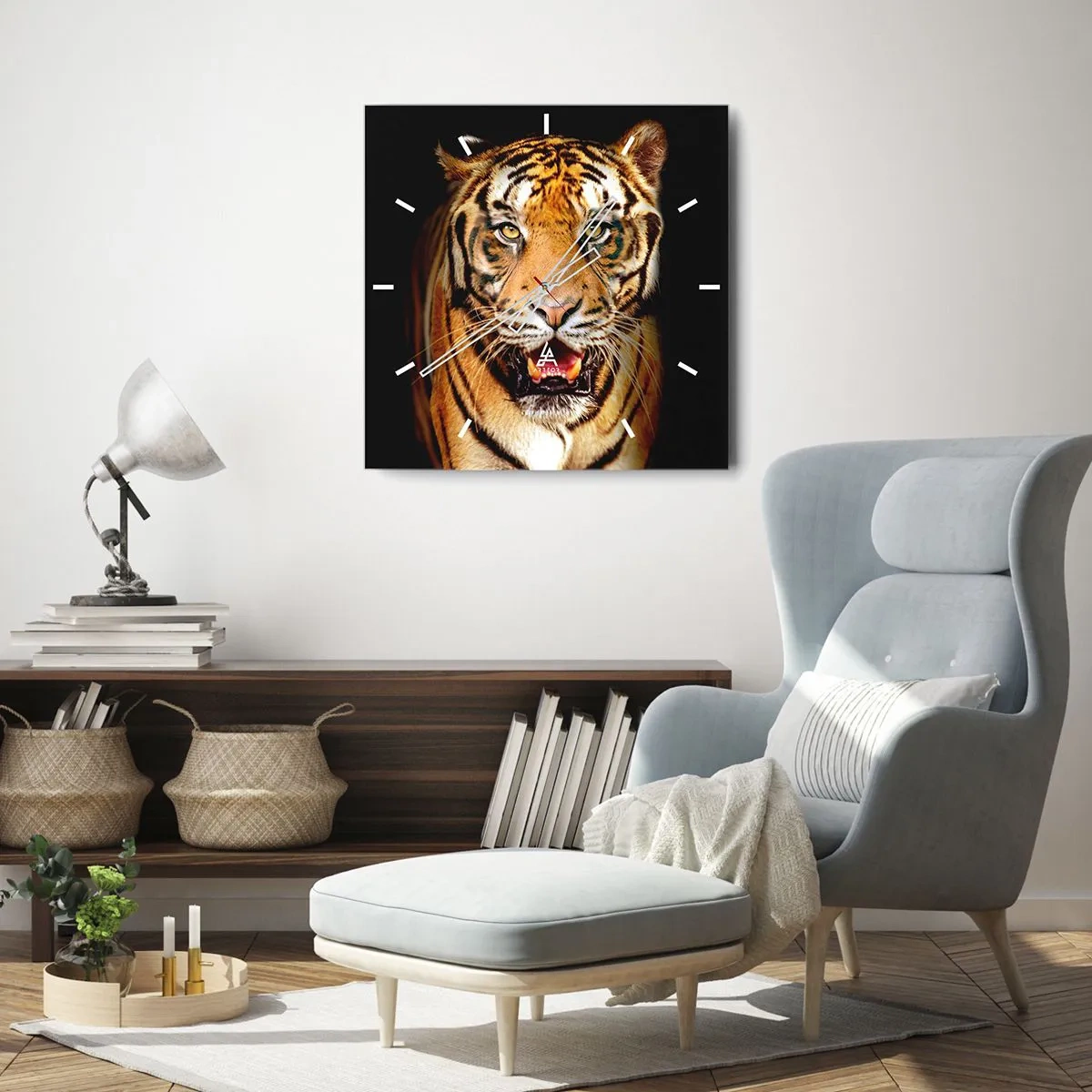 Horloge murale - Pendule murale - Un tigre avec la gueule ouverte sur un fond noir - 30x30cm - Le coeur sauvageon - Décoration murale moderne pour le salon et la chambre ARTTOR