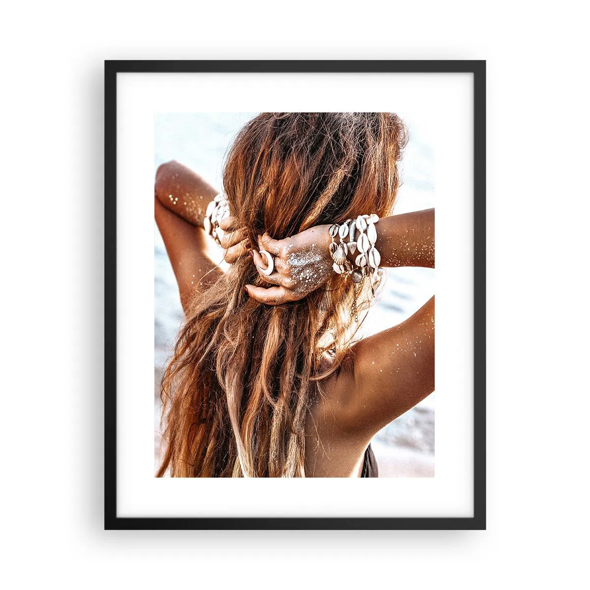 Affiche dans un cadre noir - Poster - La soeur de l'eau et du soleil - 40x50 cm