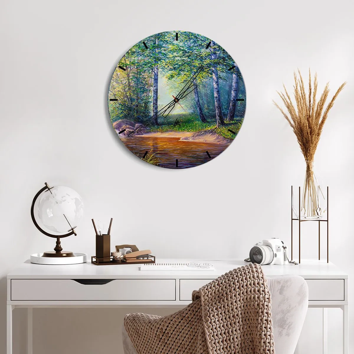 Horloge murale - Pendule murale - Une forêt de bouleaux pittoresque avec une rivière illuminée par les rayons du soleil - 30x30cm - Paysage idyllique - Décoration murale moderne pour le salon, la cuisine et la chambre ARTTOR