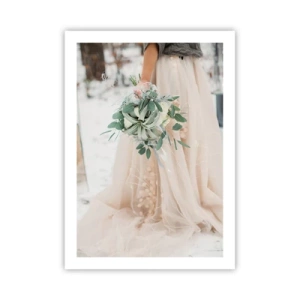 Affiche - Poster - Une mariée en robe beige tenant un bouquet dans la neige - 50x70cm - Et il vécurent longtemps et heureux - Décoration murale moderne pour le salon et la chambre ARTTOR