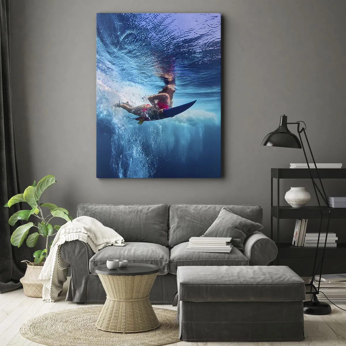 Impression sur toile - Image sur toile - Un surfeur sous l'eau dans une composition dynamique aux tons bleus. - 50x70cm - Joie profonde - Décoration murale moderne pour le salon et la chambre ARTTOR