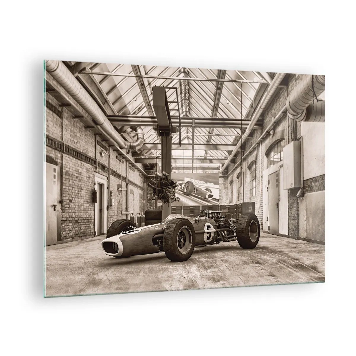 Impression sur verre - Image sur verre - Une voiture de course vintage dans un hall industriel - 70x50cm - Le repos du guerrier - Décoration murale moderne pour le salon et la chambre ARTTOR