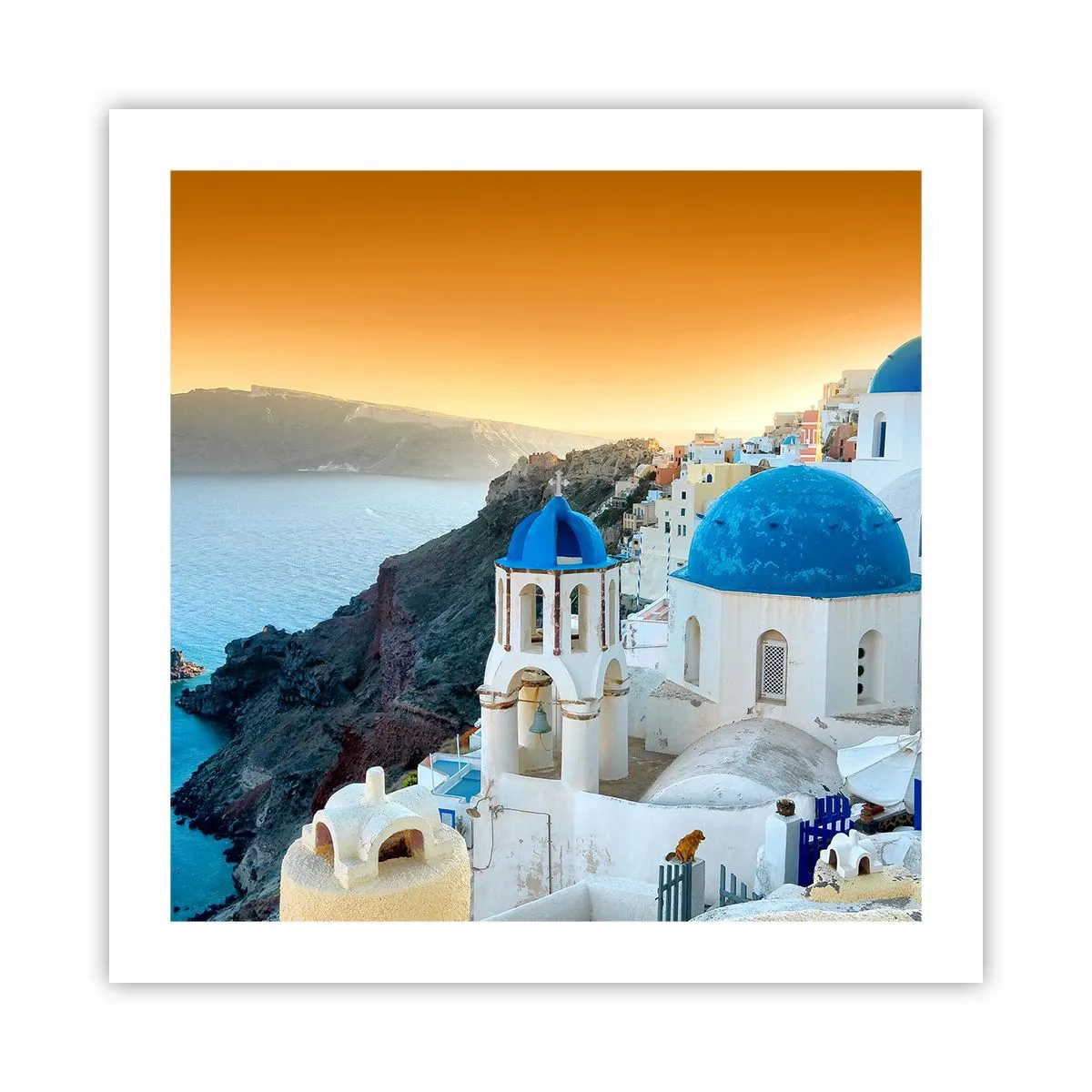 Affiche - Poster - Santorin - blotti contre les rochers - 50x50 cm