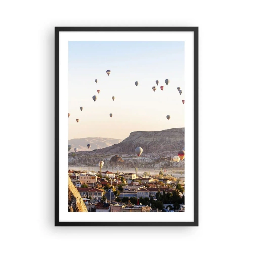 Affiche dans un cadre noir - Poster - Des ballons flottant au-dessus de la Cappadoce à l'aube - 50x70cm - Comme des navires dans le ciel - Décoration murale moderne pour le salon et la chambre ARTTOR