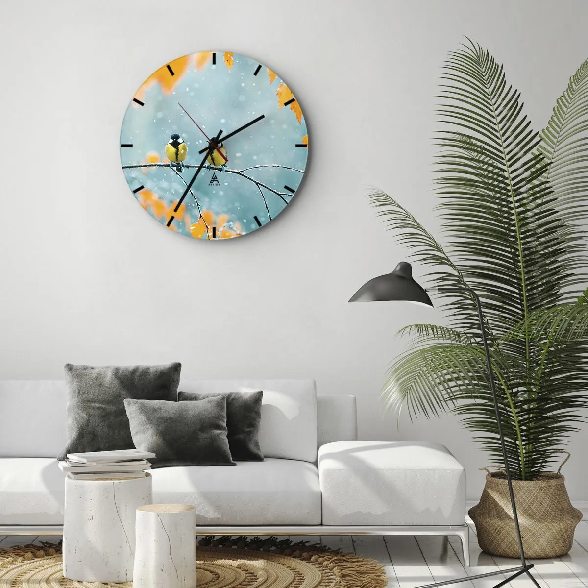 Horloge murale - Pendule murale - Deux mésanges sur une branche enneigée dans un paysage hivernal - 30x30cm - Potins d'oiseaux - Décoration murale moderne pour le salon, la cuisine et la chambre ARTTOR