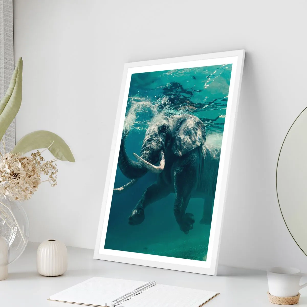 Affiche dans un cadre blanc - Poster - Tout le monde aime nager - 70x100 cm