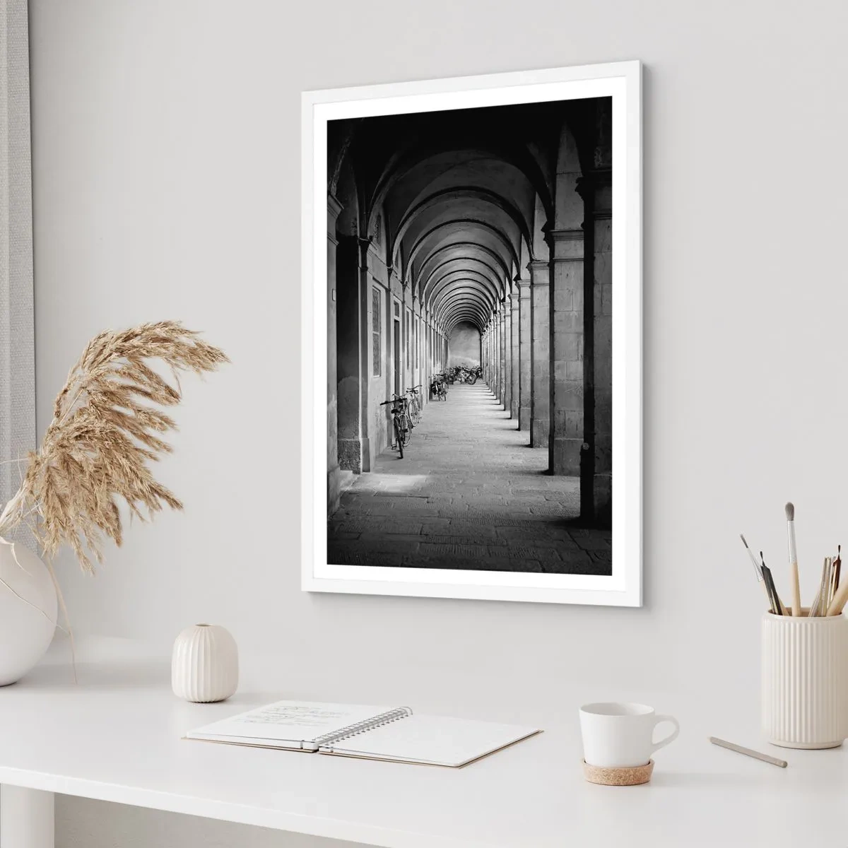 Affiche dans un cadre blanc - Poster - Sous les arcades - 50x70 cm