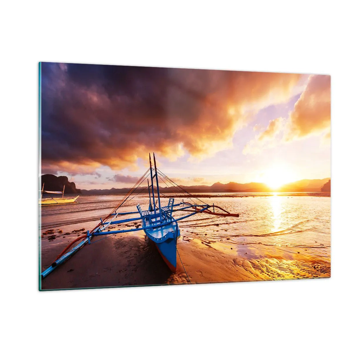 Impression sur verre - Image sur verre - Bateau sur la plage au coucher du soleil avec un ciel dramatique - 120x80cm - Allongez-vous dans le sable après une longue journée - Décoration murale moderne pour le salon et la chambre ARTTOR