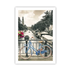 Affiche - Poster - Un vélo bleu sur fond de canal à Amsterdam - 50x70cm - Couleurs de rue d'Amsterdam - Décoration murale moderne pour le salon et la chambre ARTTOR