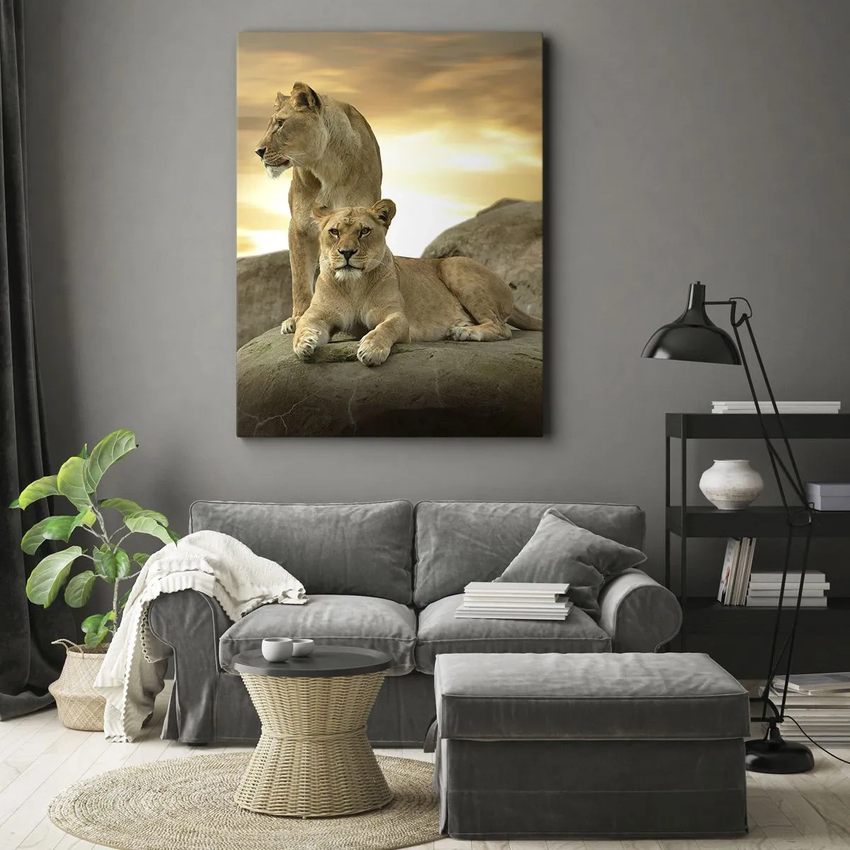 Impression sur toile - Image sur toile - Deux lionnes se reposant sur un rocher au coucher du soleil - 50x70cm - Majesté royale - Décoration murale moderne pour le salon et la chambre ARTTOR