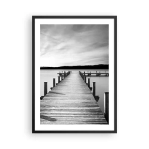 Affiche dans un cadre noir - Poster - Jetée en bois sur un lac calme en noir et blanc - 50x70cm - Au point d'eau - la paix - Décoration murale moderne pour le salon et la chambre ARTTOR