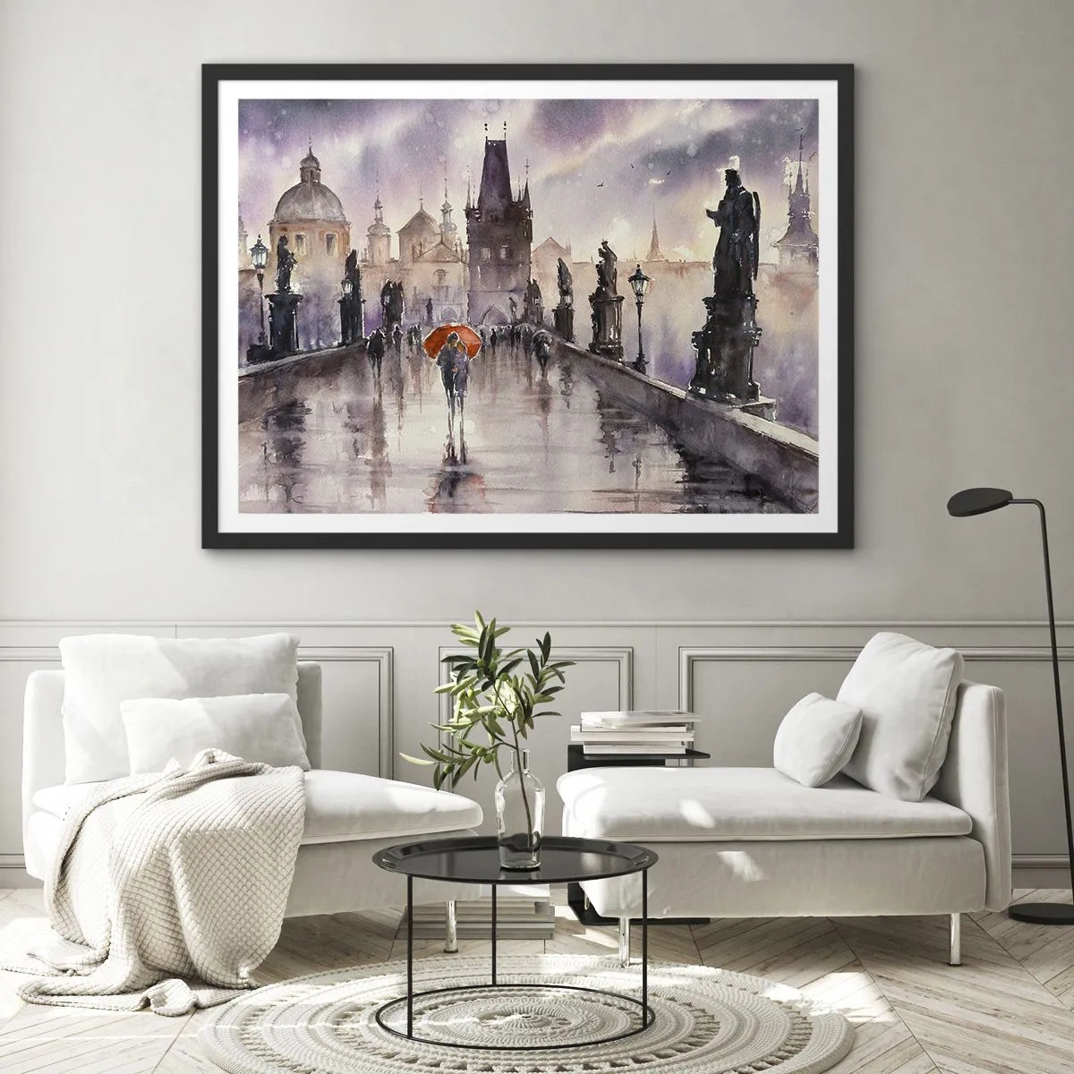 Affiche dans un cadre noir - Poster - Vue romantique d'un pont avec un parapluie sur fond de ville en soirée - 100x70cm - Les gens ne changent pas - Décoration murale moderne pour le salon et la chambre ARTTOR