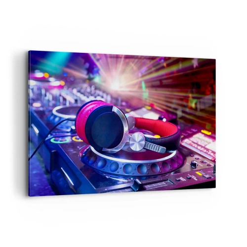 Impression sur toile - Image sur toile - Casque DJ sur une console éclairée par des projecteurs lors d'une fête - 120x80cm - Il va s'en passer des choses - Décoration murale moderne pour le salon et la chambre ARTTOR