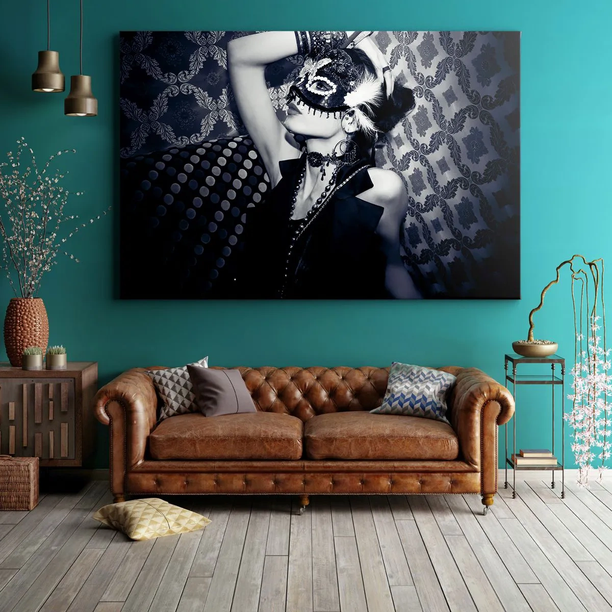 Impression sur toile - Image sur toile - Une femme portant un masque vénitien sur un fond de motifs ornés. - 70x50cm - Décorations, ornements, motifs… - Décoration murale moderne pour le salon et la chambre ARTTOR