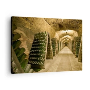 Impression sur toile - Image sur toile - Un vignoble avec une cave remplie de bouteilles de vin exposées sur des étagères en bois. - 70x50cm - L'éveil du goût - Décoration murale moderne pour le salon et la chambre ARTTOR