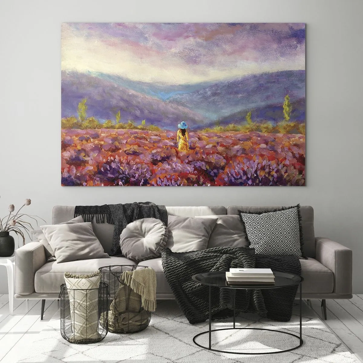 Impression sur verre - Image sur verre - Une silhouette portant un chapeau dans un champ de lavande au crépuscule - 100x70cm - Dans un monde lavande - Décoration murale moderne pour le salon et la chambre ARTTOR