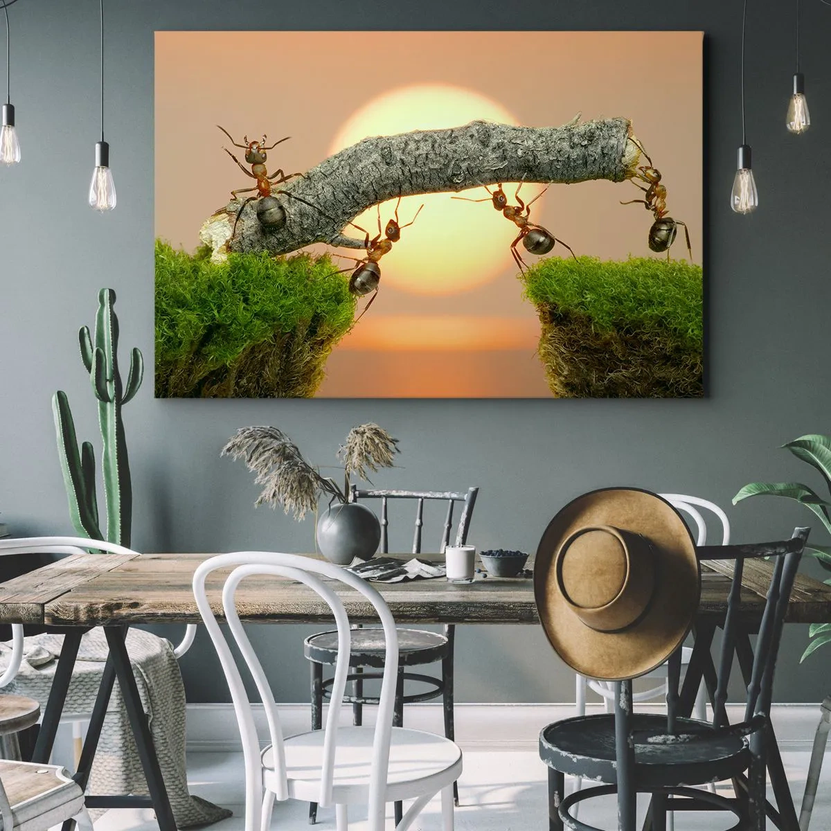 Impression sur toile - Image sur toile - Des fourmis construisent un pont de branches sur fond de soleil couchant. - 70x50cm - La joie, travaille d'équipe - Décoration murale moderne pour le salon et la chambre ARTTOR