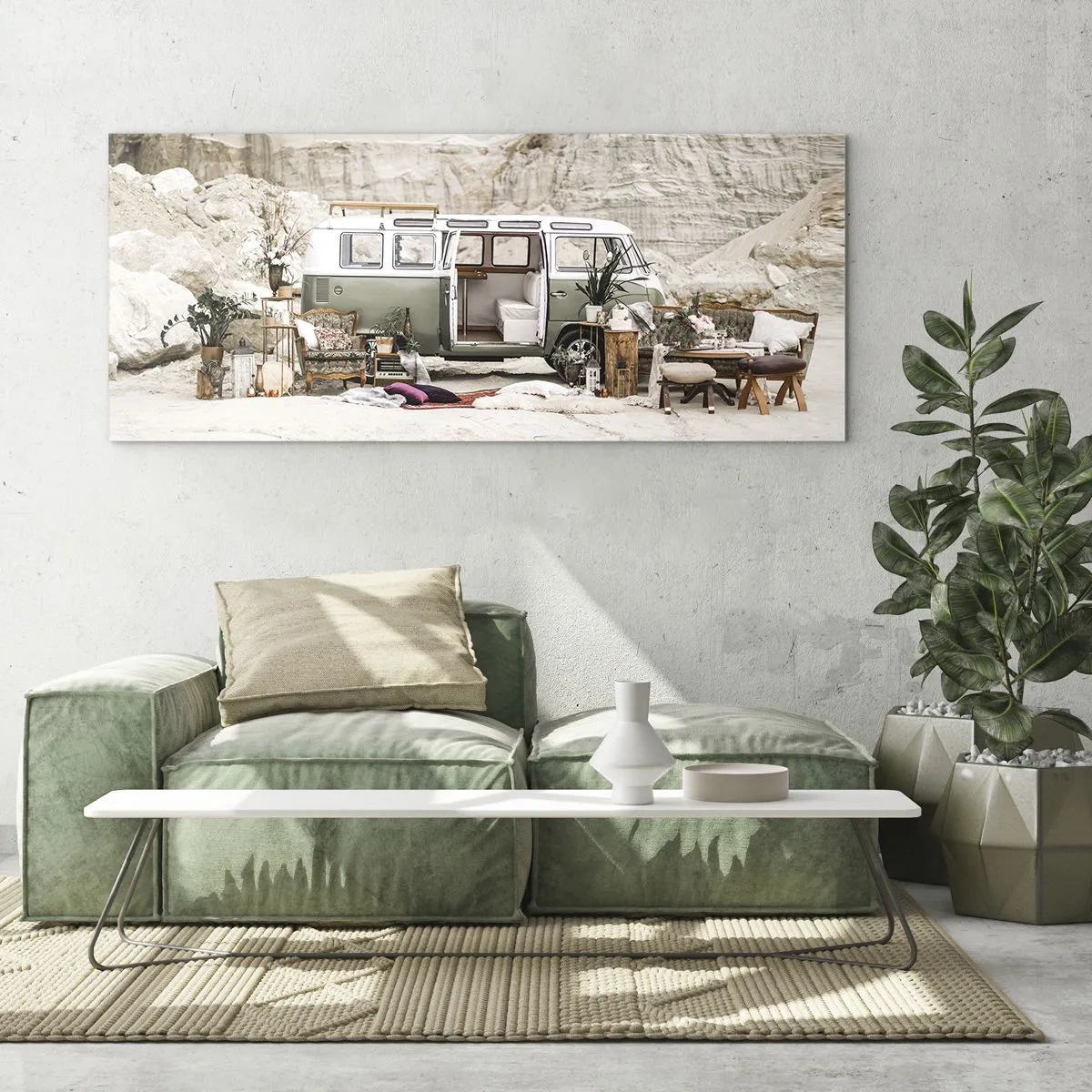 Impression sur verre - Image sur verre - Un camping-car rétro au design bohème sur fond de paysage rocheux. - 120x50cm - Il est temps de commencer le voyage - Décoration murale moderne pour le salon et la chambre ARTTOR